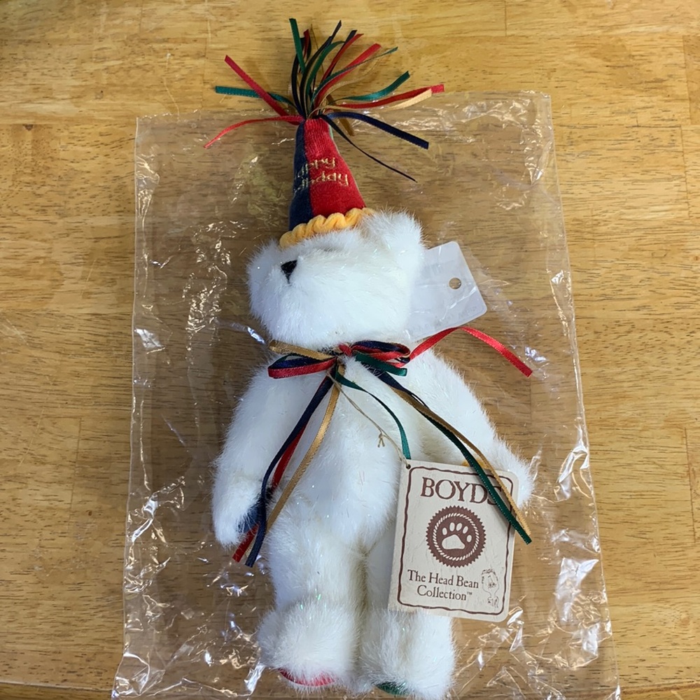NWT Happy Birthday Boyd’s Bear, head bean collection.